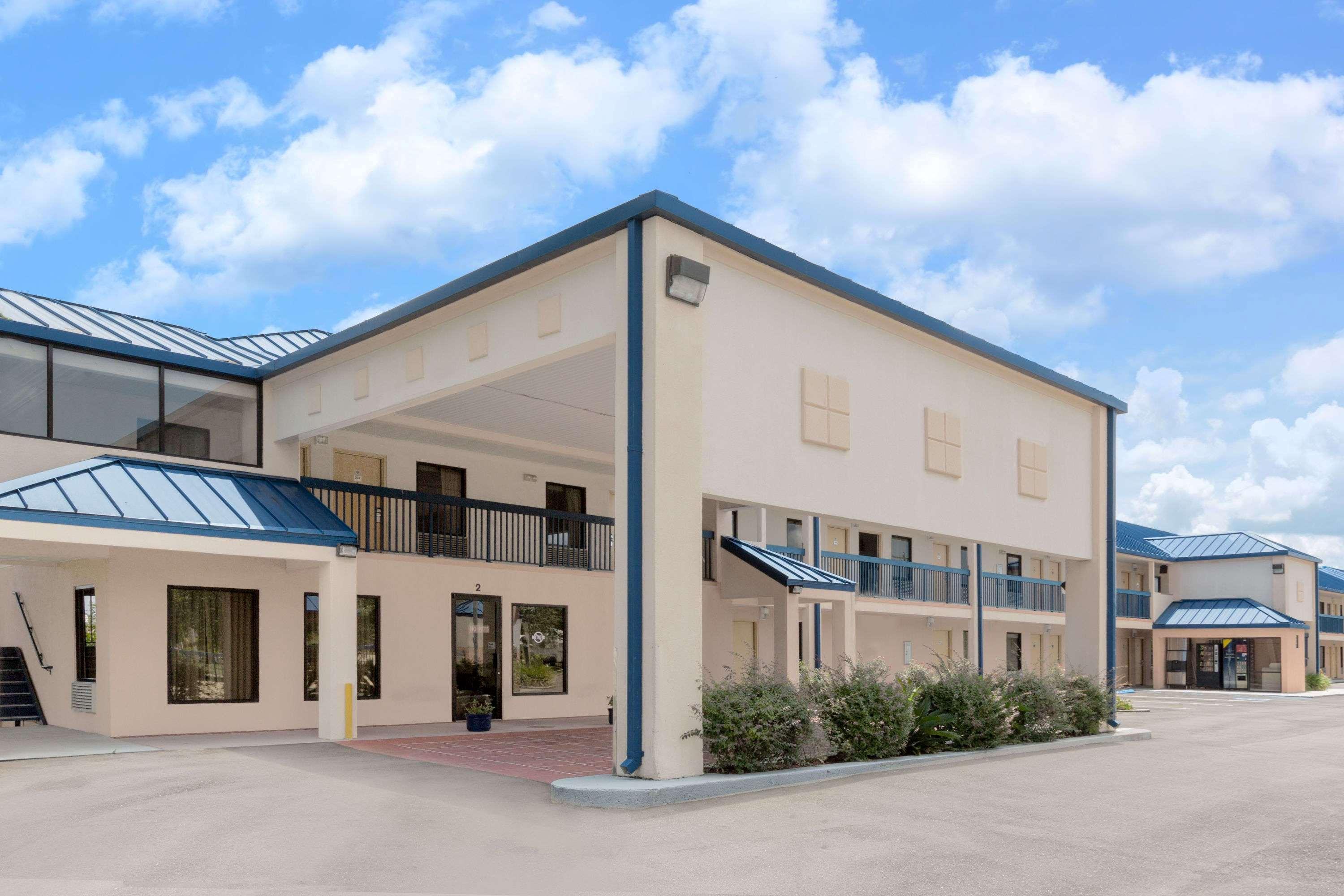 Super 8 By Wyndham Hattiesburg South Exteriör bild